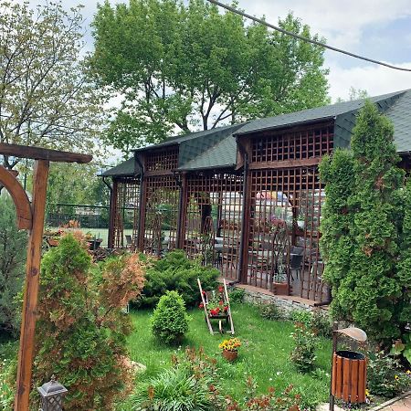 Pensiune Restaurant Rustic Rm Sarat Rimnicu Sarat Exterior photo