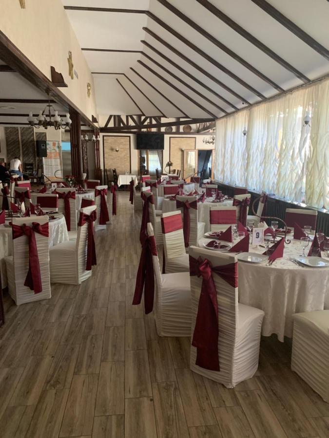Pensiune Restaurant Rustic Rm Sarat Rimnicu Sarat Exterior photo