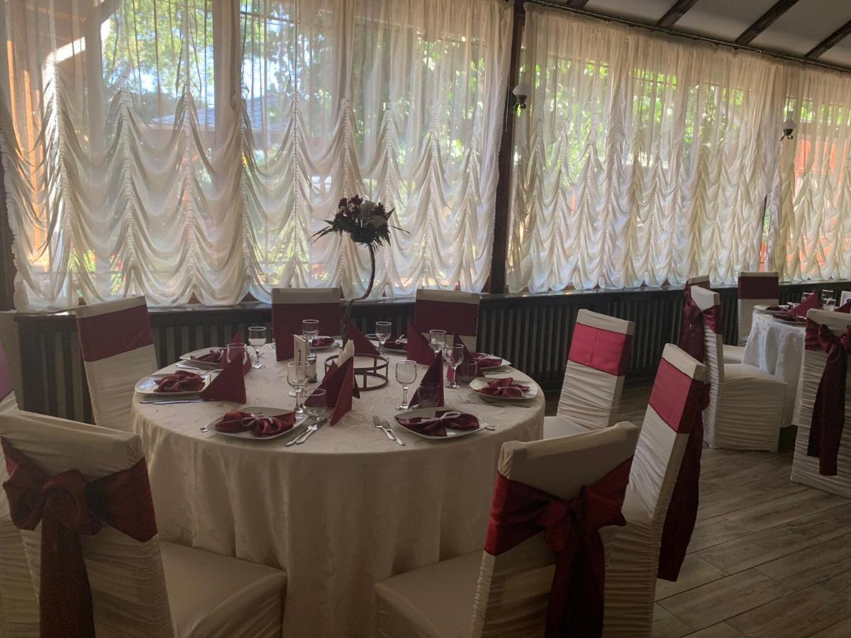 Pensiune Restaurant Rustic Rm Sarat Rimnicu Sarat Exterior photo