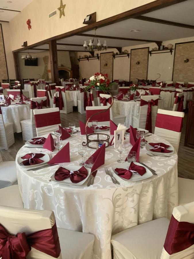 Pensiune Restaurant Rustic Rm Sarat Rimnicu Sarat Exterior photo
