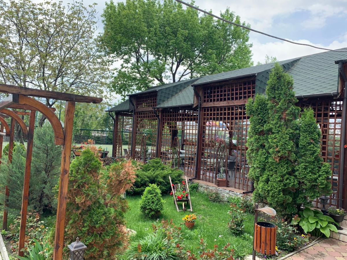 Pensiune Restaurant Rustic Rm Sarat Rimnicu Sarat Exterior photo