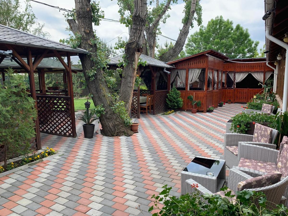 Pensiune Restaurant Rustic Rm Sarat Rimnicu Sarat Exterior photo